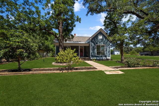 Listing photo id 25 for 904 17th  