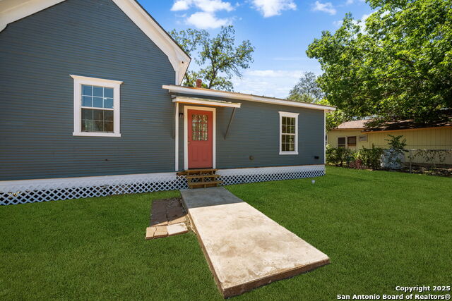 Listing photo id 26 for 904 17th  