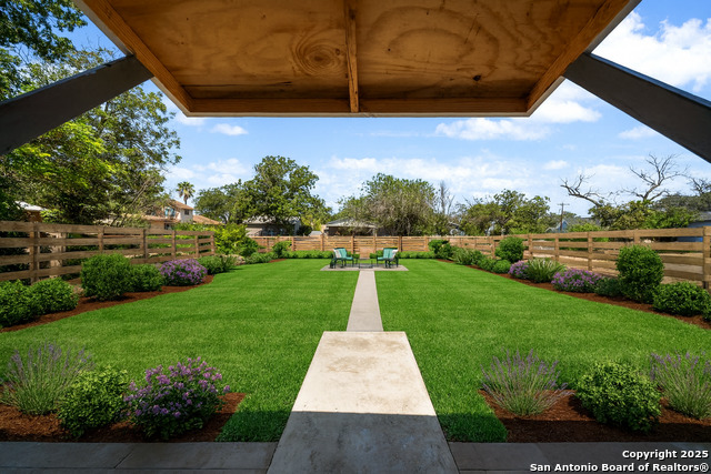 Listing photo id 27 for 904 17th  