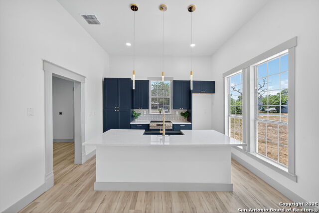 Listing photo id 2 for 904 17th  