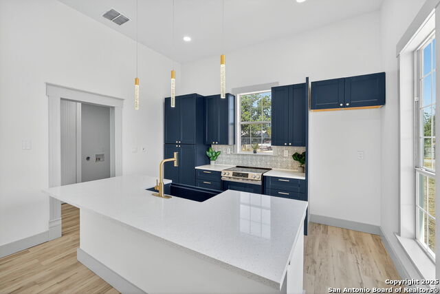 Listing photo id 6 for 904 17th  