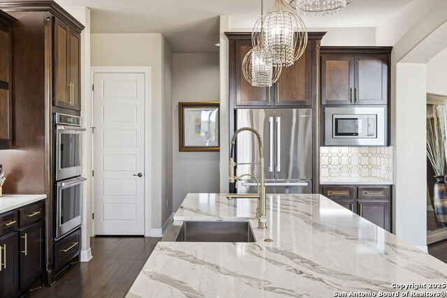 Listing photo id 10 for 7810 Vanity  