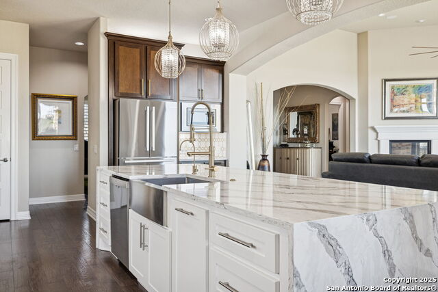 Listing photo id 11 for 7810 Vanity  