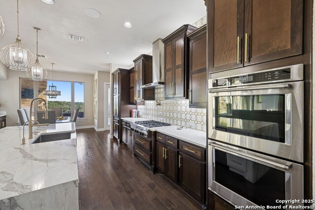 Listing photo id 12 for 7810 Vanity  