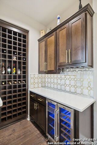 Listing photo id 13 for 7810 Vanity  