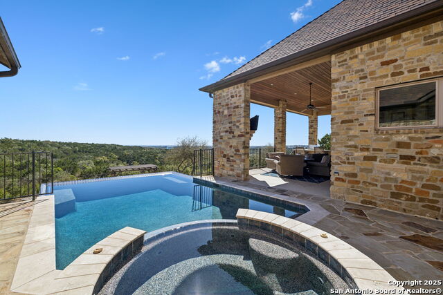 Listing photo id 17 for 7810 Vanity  