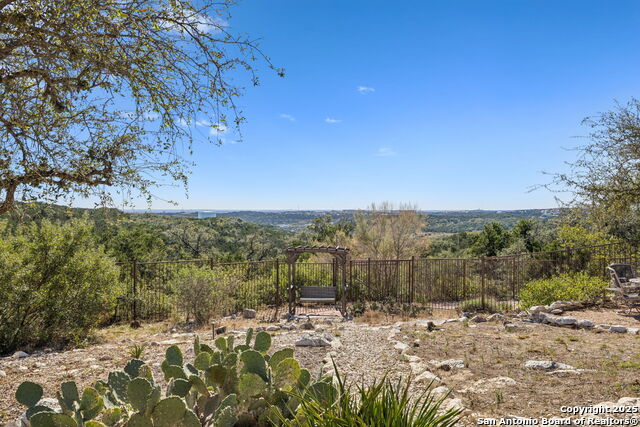 Listing photo id 23 for 7810 Vanity  