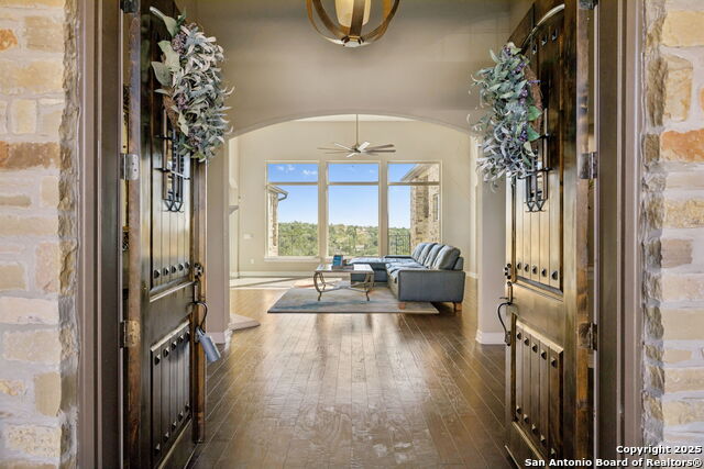 Listing photo id 1 for 7810 Vanity  