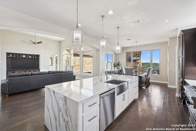 Listing photo id 7 for 7810 Vanity  