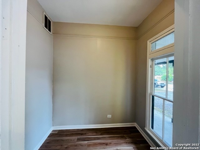 Image 6 of 8 For 125 Ada St  1