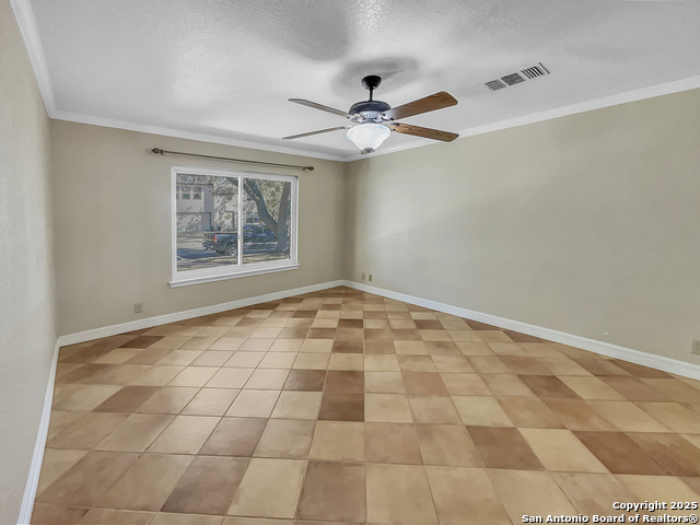 Listing photo id 9 for 14128 Emerald Hill