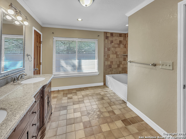 Listing photo id 15 for 14128 Emerald Hill