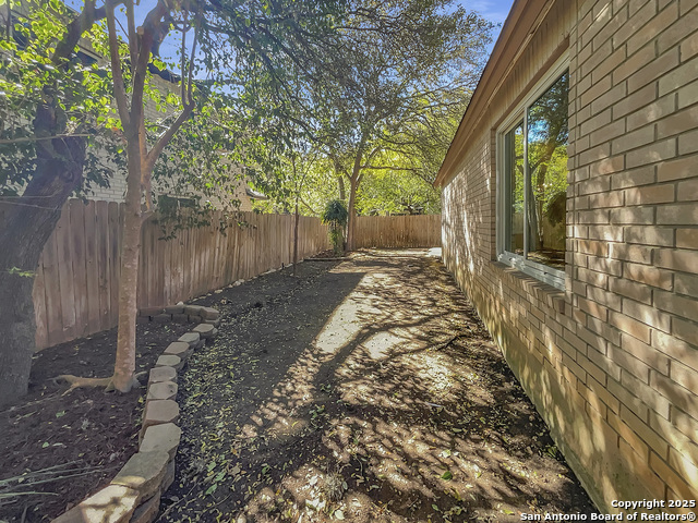 Listing photo id 17 for 14128 Emerald Hill