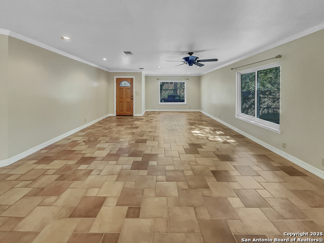 Listing photo id 3 for 14128 Emerald Hill