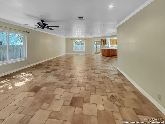 Listing photo id 5 for 14128 Emerald Hill