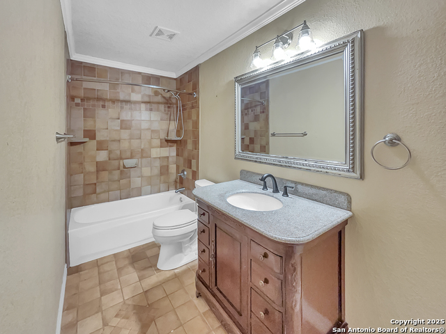 Listing photo id 7 for 14128 Emerald Hill