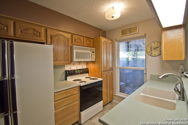 Image 10 of 30 For 6427 Wurzbach #4 4