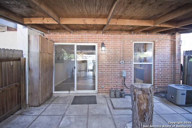 Image 23 of 30 For 6427 Wurzbach #4 4