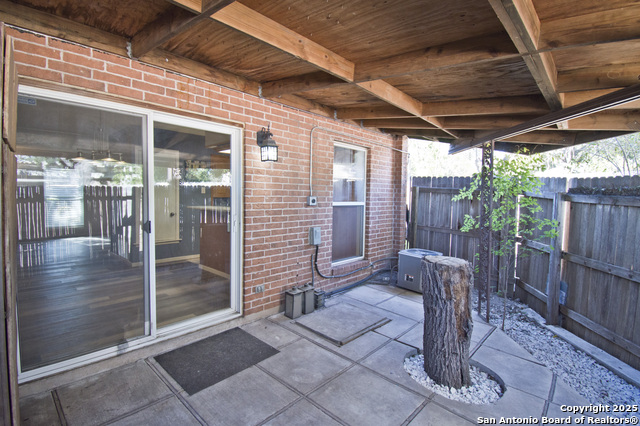 Image 24 of 30 For 6427 Wurzbach #4 4