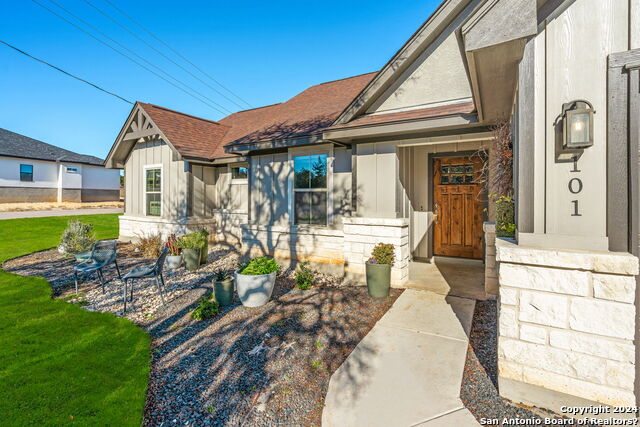 Details for 101 Eli Chandler E, Blanco, TX 78606