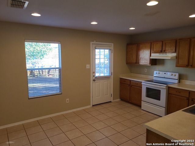 Image 5 of 21 For 112 Willow Run N