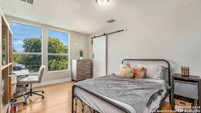 Image 17 of 25 For 801 Mulberry Ave W