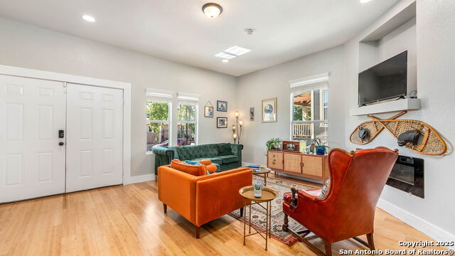 Image 4 of 25 For 801 Mulberry Ave W