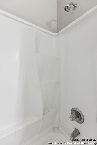 Image 14 of 24 For 8919 Kestrel Oak