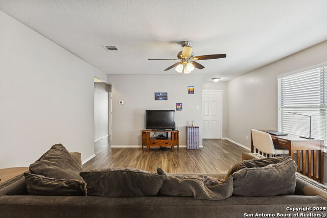 Image 21 of 24 For 8919 Kestrel Oak