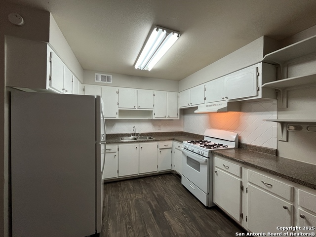 Image 14 of 37 For 2802 Lasses Blvd 1