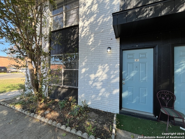 Image 28 of 37 For 2802 Lasses Blvd 1