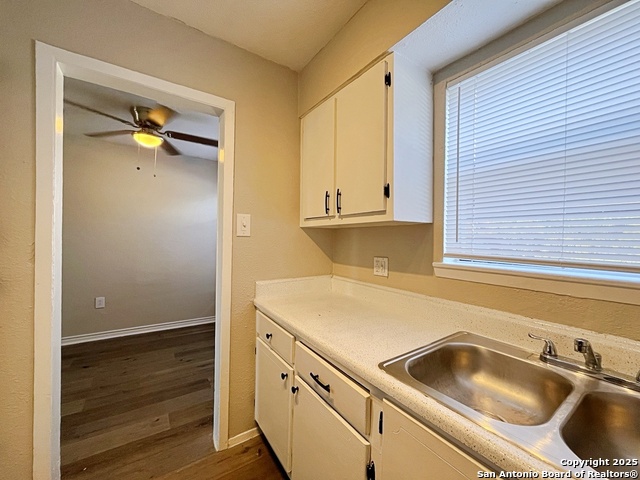 Image 12 of 31 For 2802 Lasses Blvd 13