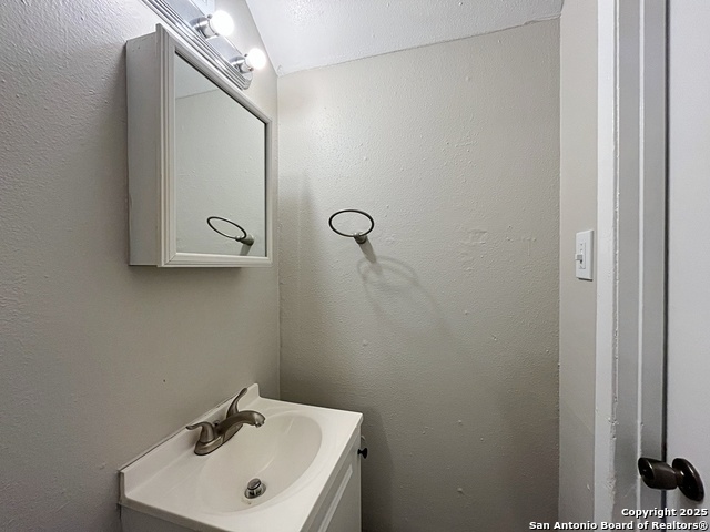 Image 21 of 31 For 2802 Lasses Blvd 13