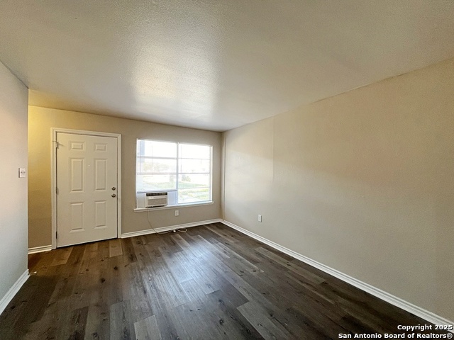 Image 8 of 31 For 2802 Lasses Blvd 13