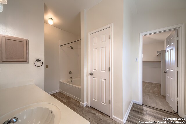 Image 20 of 32 For 22031 Goldcrest Run