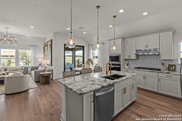 Listing photo id 8 for 308 Rustic Barn Lane