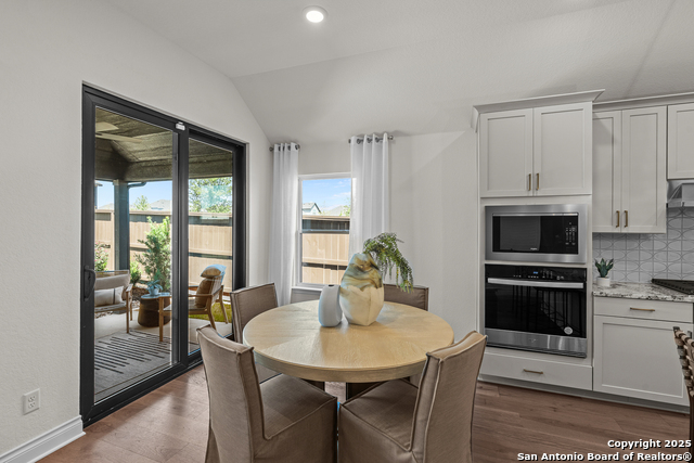 Listing photo id 13 for 308 Rustic Barn Lane