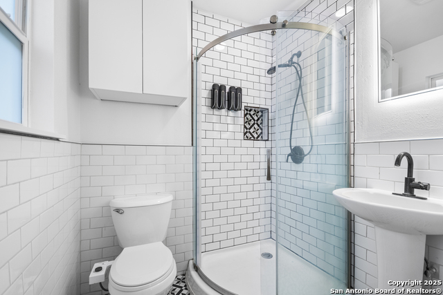 Image 16 of 23 For 230 Dresden  