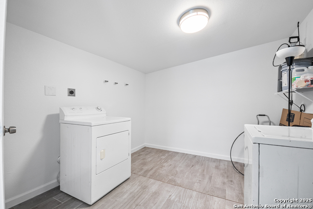 Image 21 of 23 For 230 Dresden  