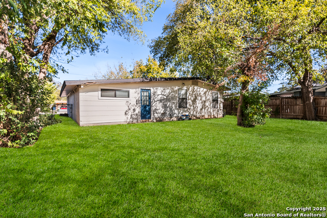 Image 22 of 23 For 230 Dresden  