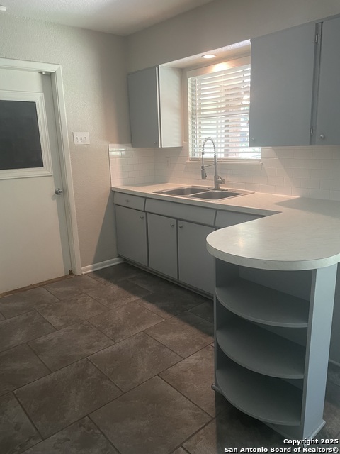 Image 10 of 16 For 4207 Waikiki