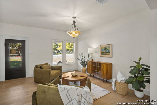 Image 10 of 42 For 850 Estes