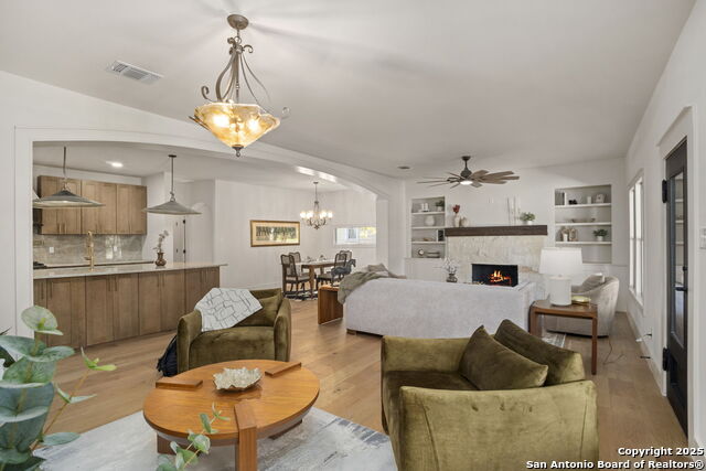 Image 12 of 42 For 850 Estes