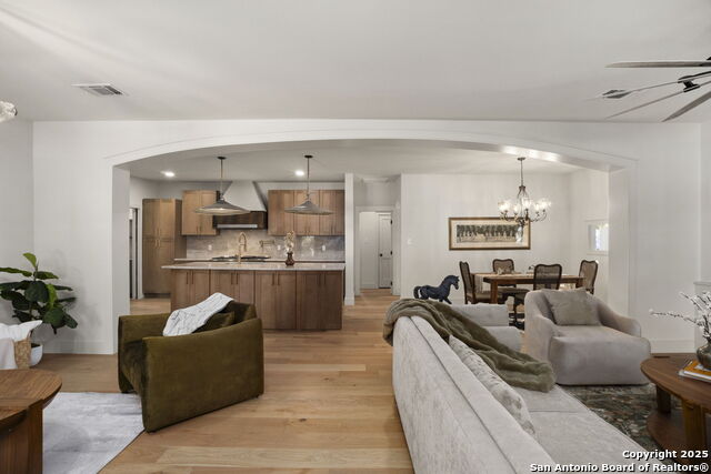 Image 13 of 42 For 850 Estes