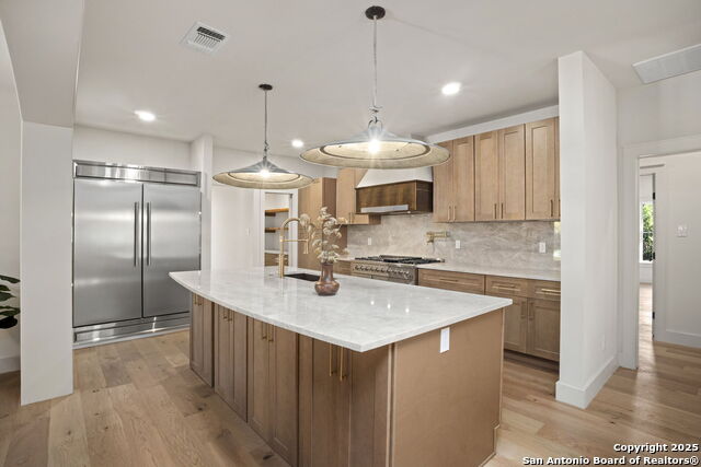 Image 19 of 42 For 850 Estes