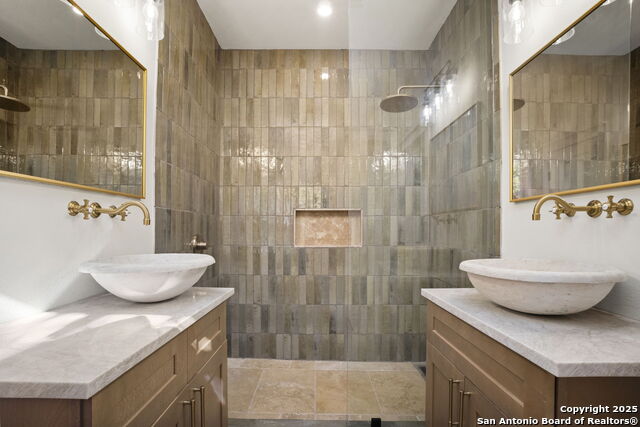 Image 24 of 42 For 850 Estes