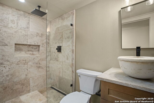 Image 25 of 42 For 850 Estes