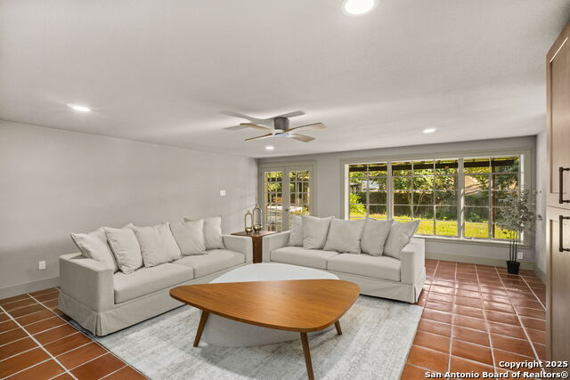 Image 33 of 42 For 850 Estes