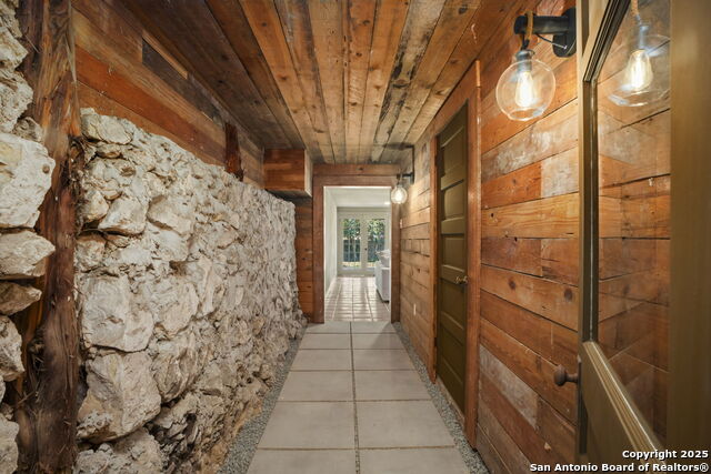 Image 36 of 42 For 850 Estes