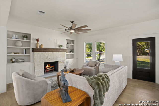 Image 4 of 42 For 850 Estes